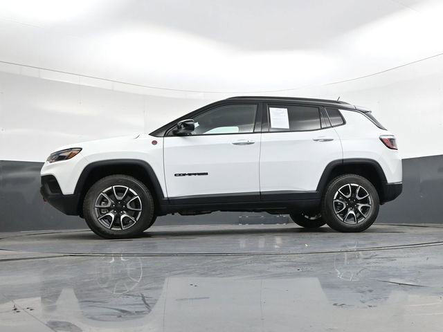 Used 2024 Jeep Compass Trailhawk image 38
