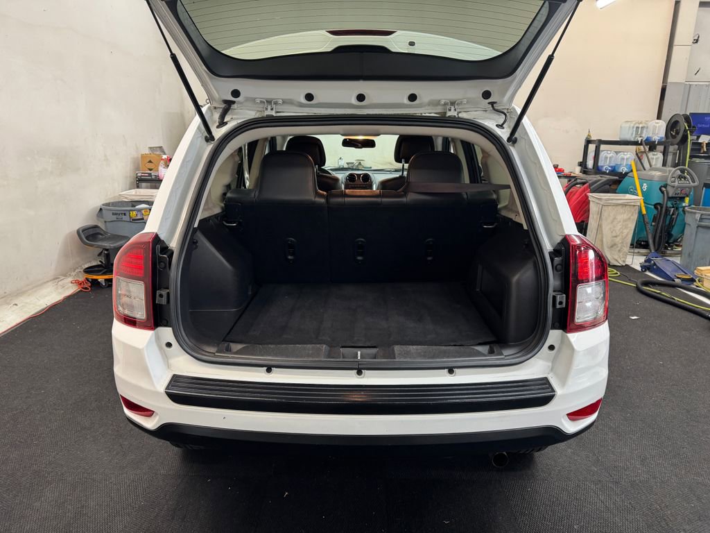 Used 2017 Jeep Compass Latitude FWD image 6