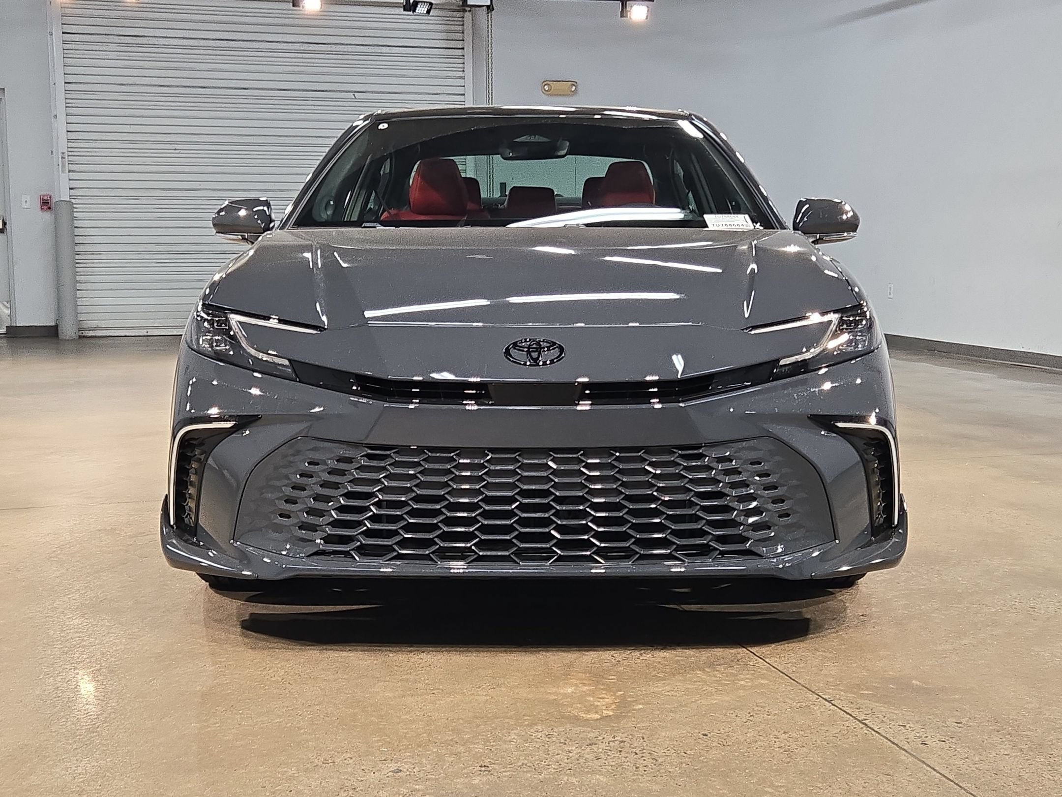New 2026 Toyota Camry Hybrid FWD image 2