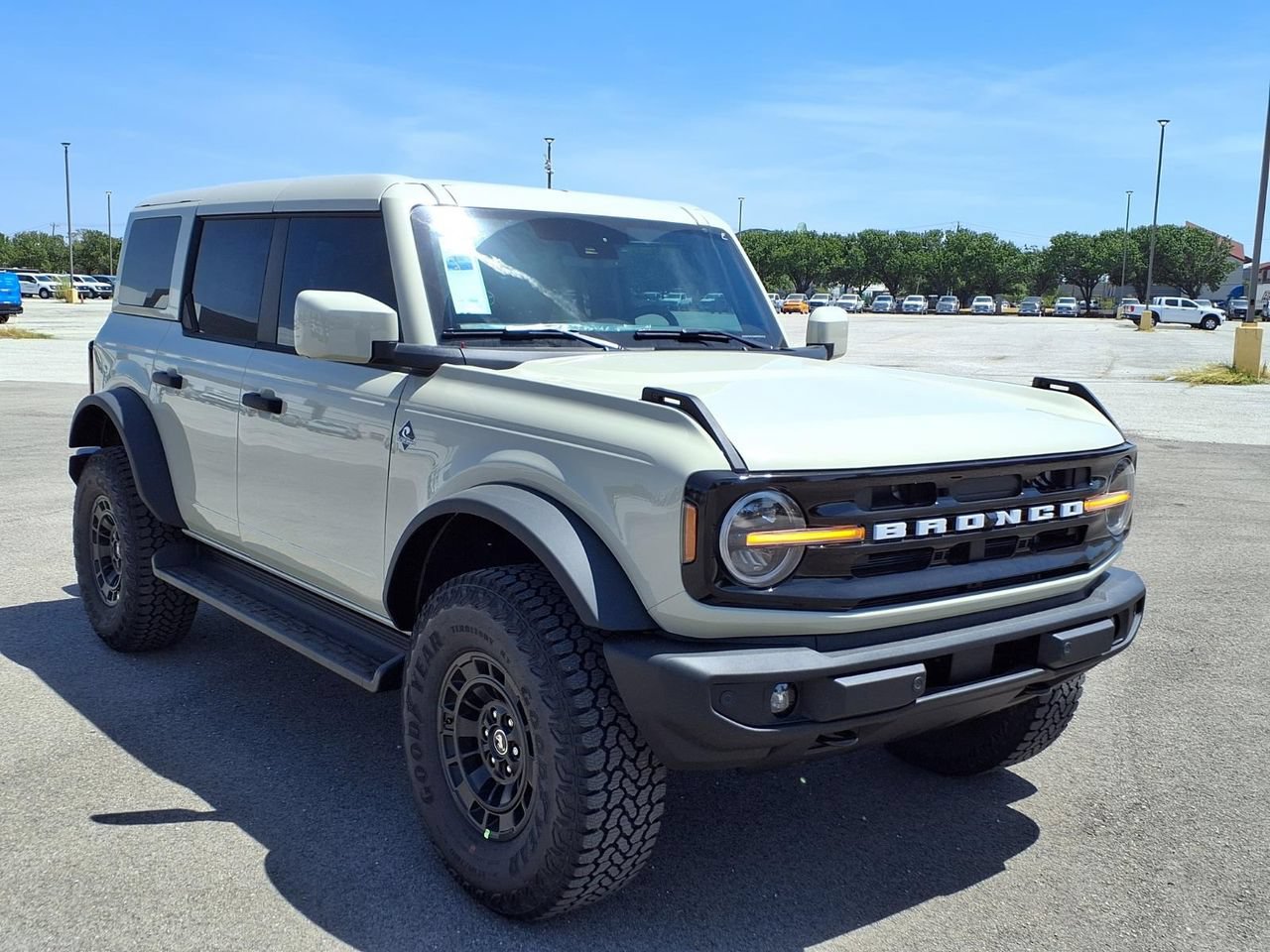 New 2026 Ford Bronco Outer Banks w/ Sasquatch Package AWD/4WD image 3