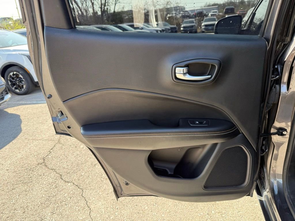 Used 2018 Jeep Compass Latitude w/ Cold Weather Group image 9