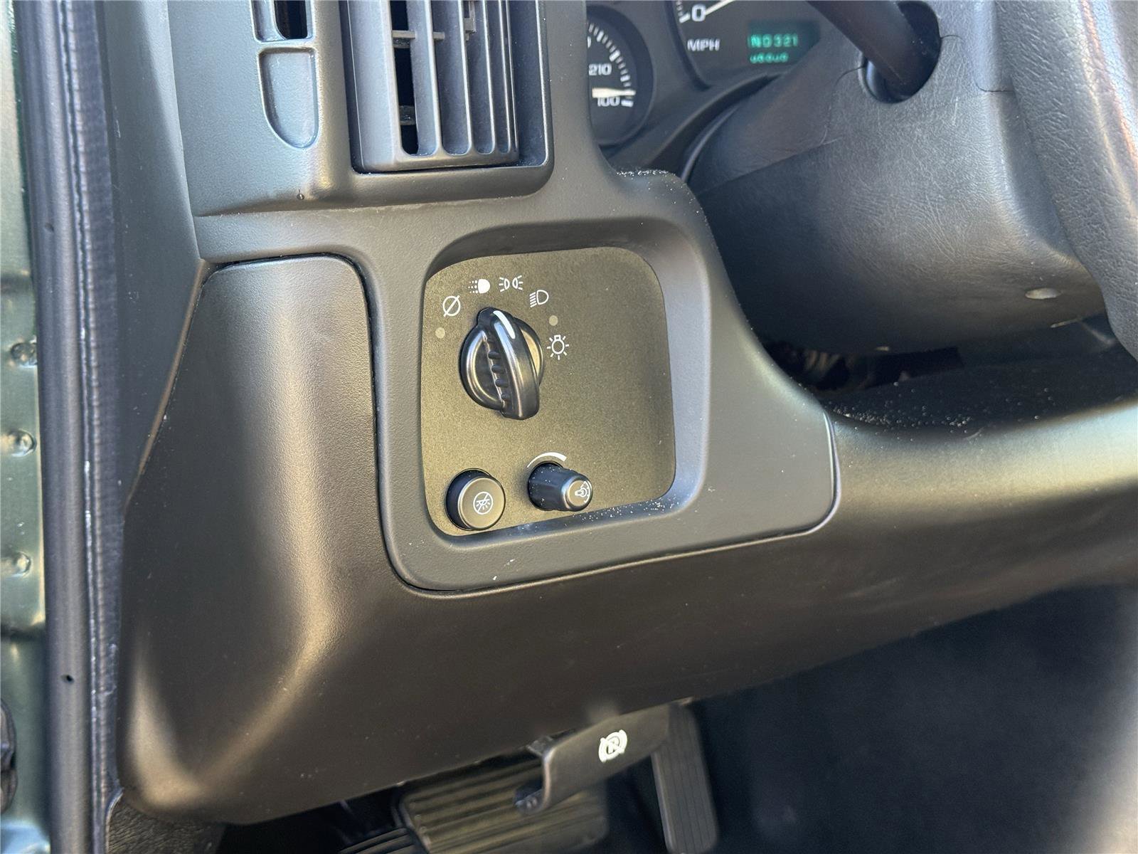 Used 2005 Chevrolet Express 3500 Extended image 17