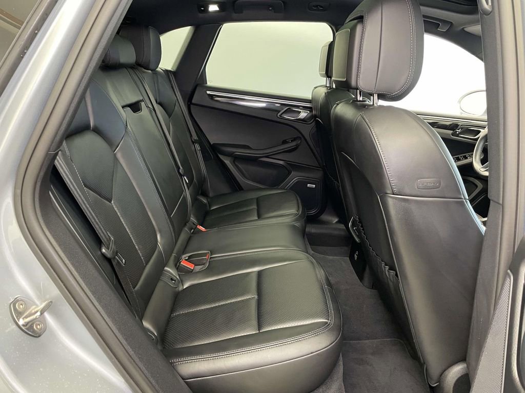 Certified 2022 Porsche Macan image 22