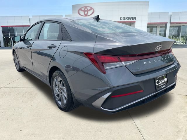 Used 2024 Hyundai Elantra SEL FWD video 3