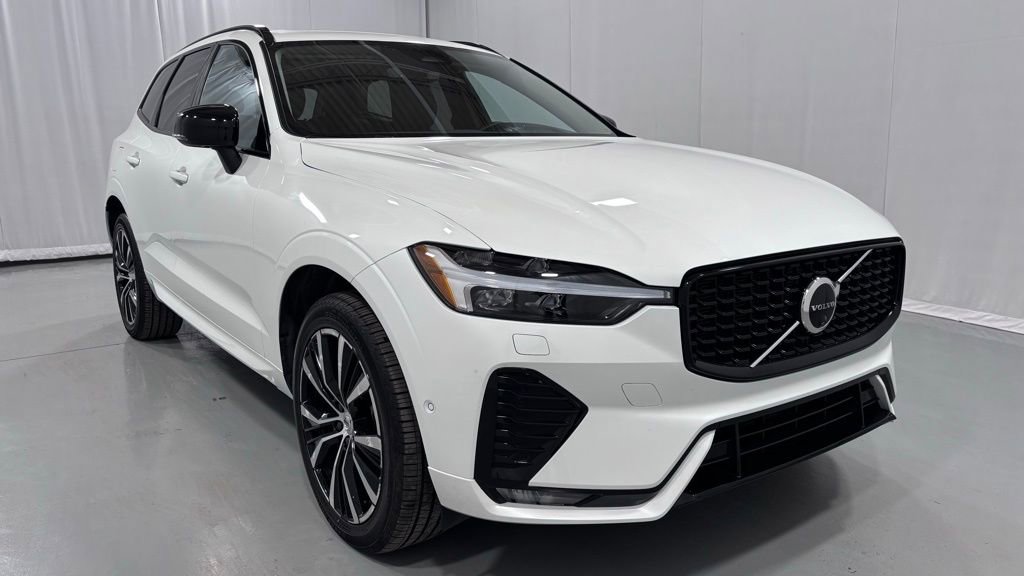 Certified 2025 Volvo XC60 B5 Plus image 4