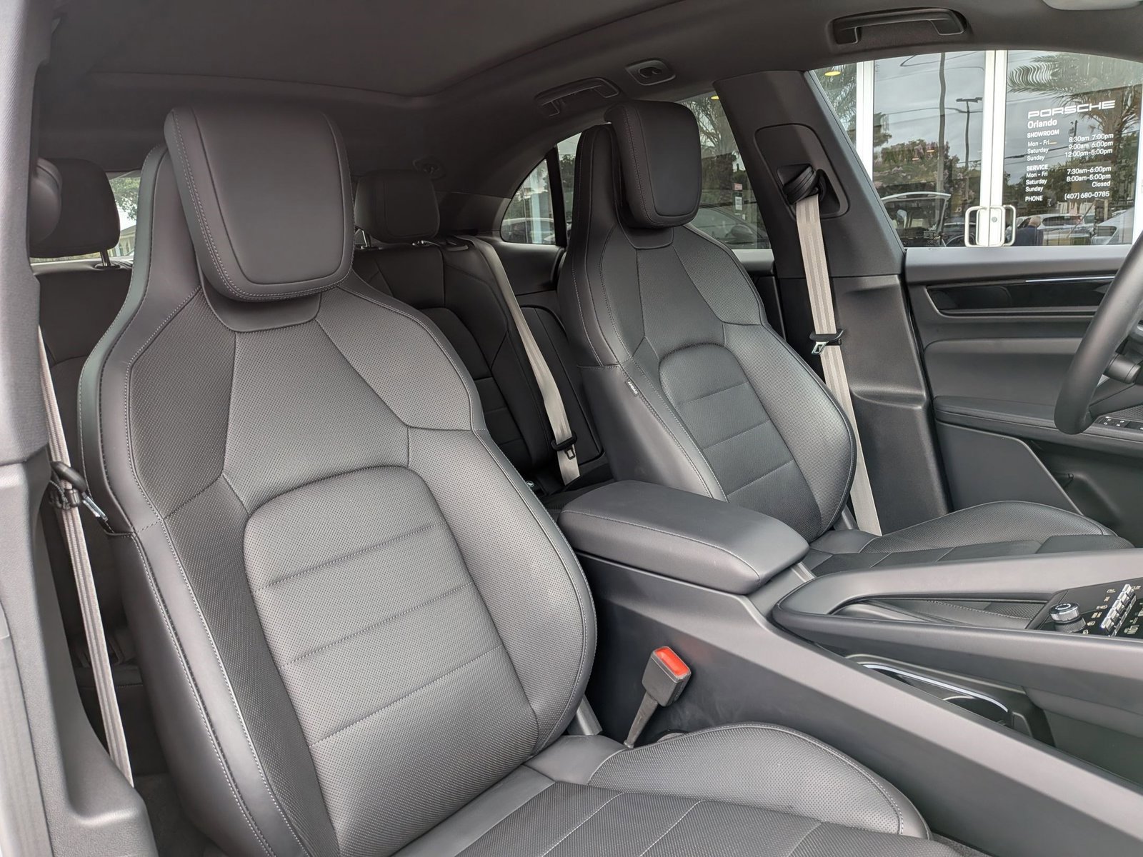 Certified 2025 Porsche Macan Electric RWD image 25