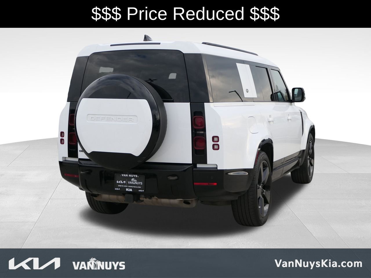 Used 2024 Land Rover Defender 130 X-Dynamic SE image 3