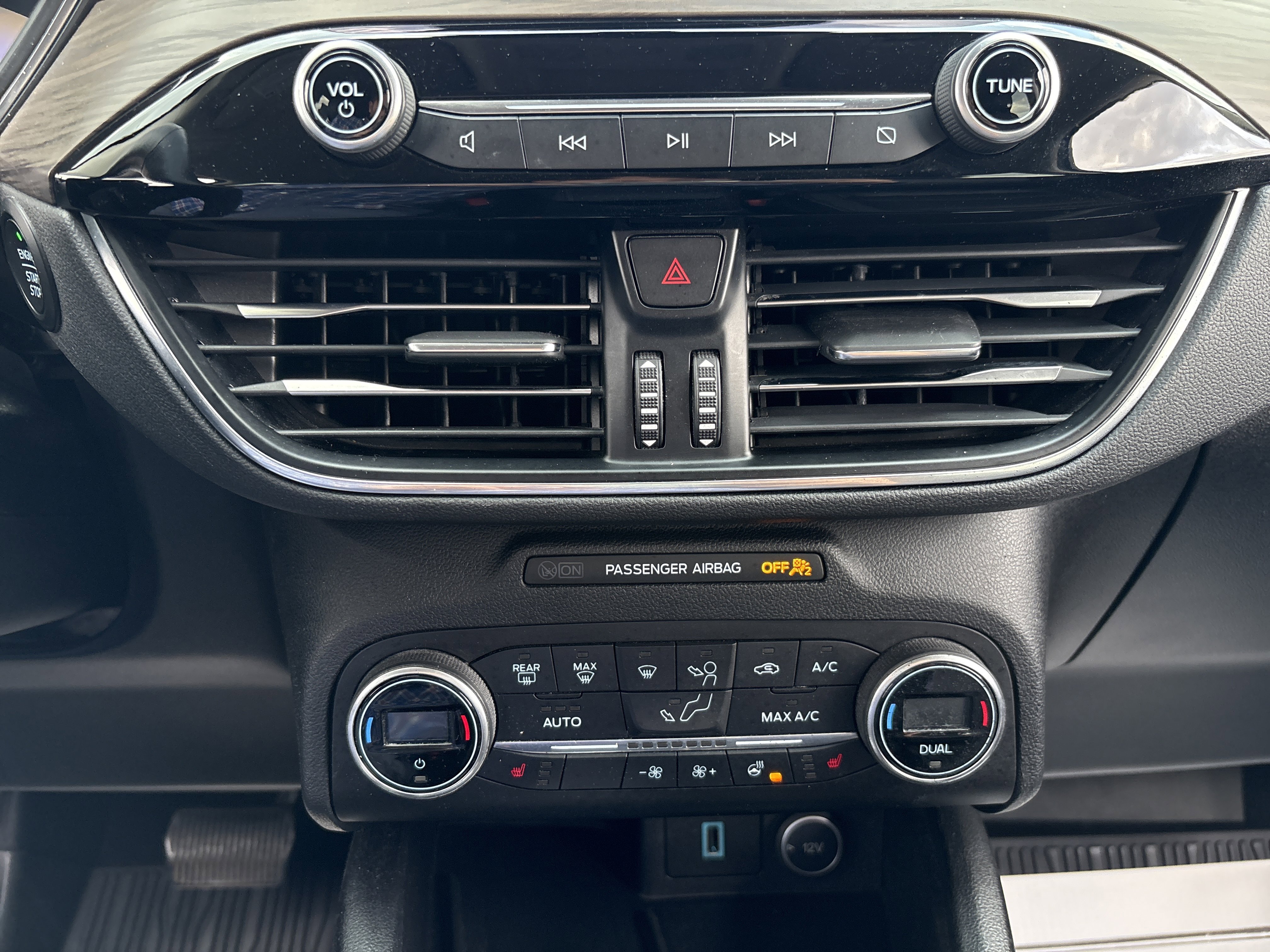 Used 2020 Ford Escape Titanium image 30