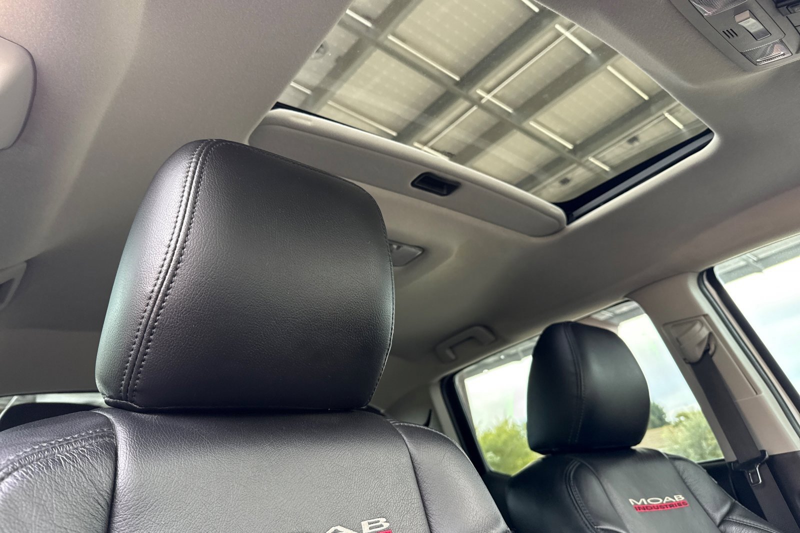 Used 2018 Toyota Tacoma SR image 19