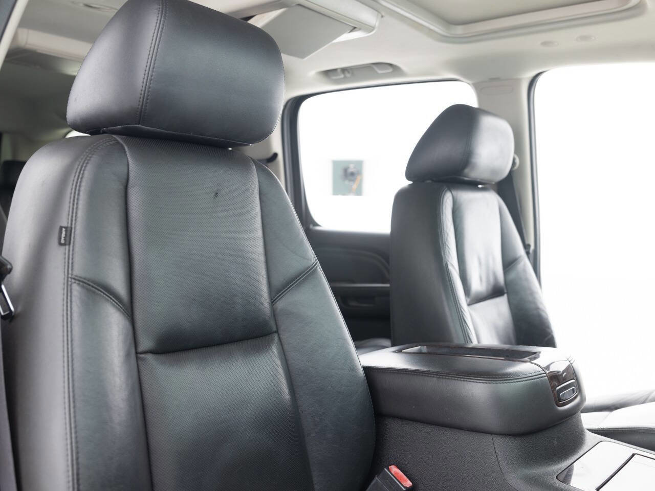 Used 2011 GMC Yukon XL Denali image 26