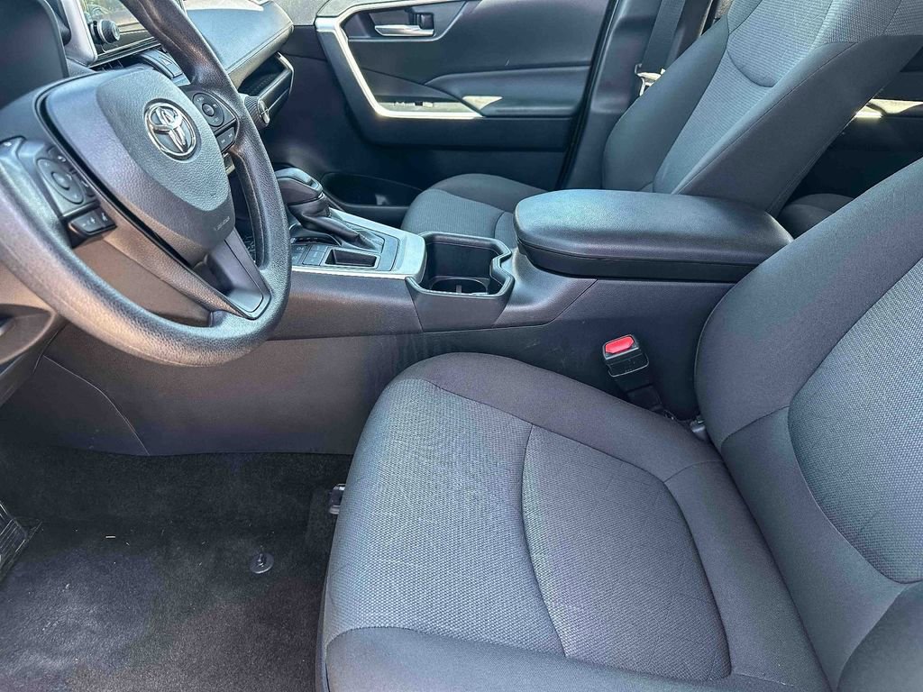 Used 2025 Toyota RAV4 XLE image 13