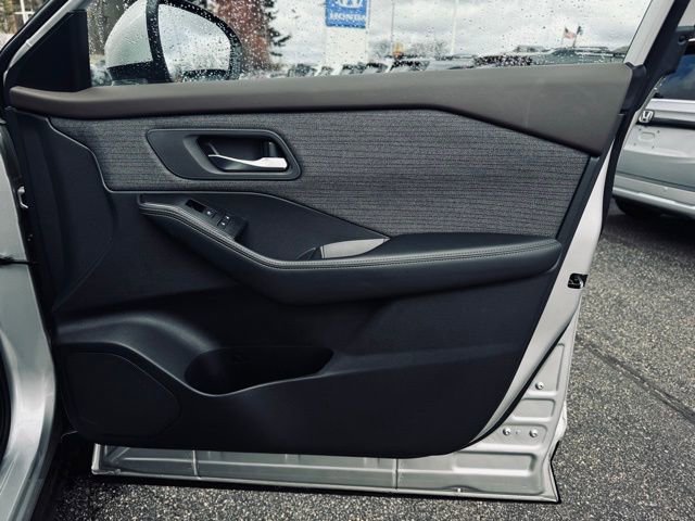 Used 2023 Nissan Rogue SV image 13