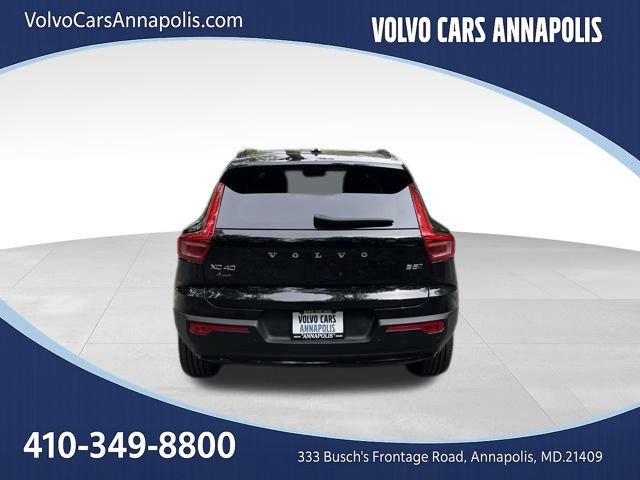 Certified 2025 Volvo XC40 B5 Plus AWD/4WD image 7