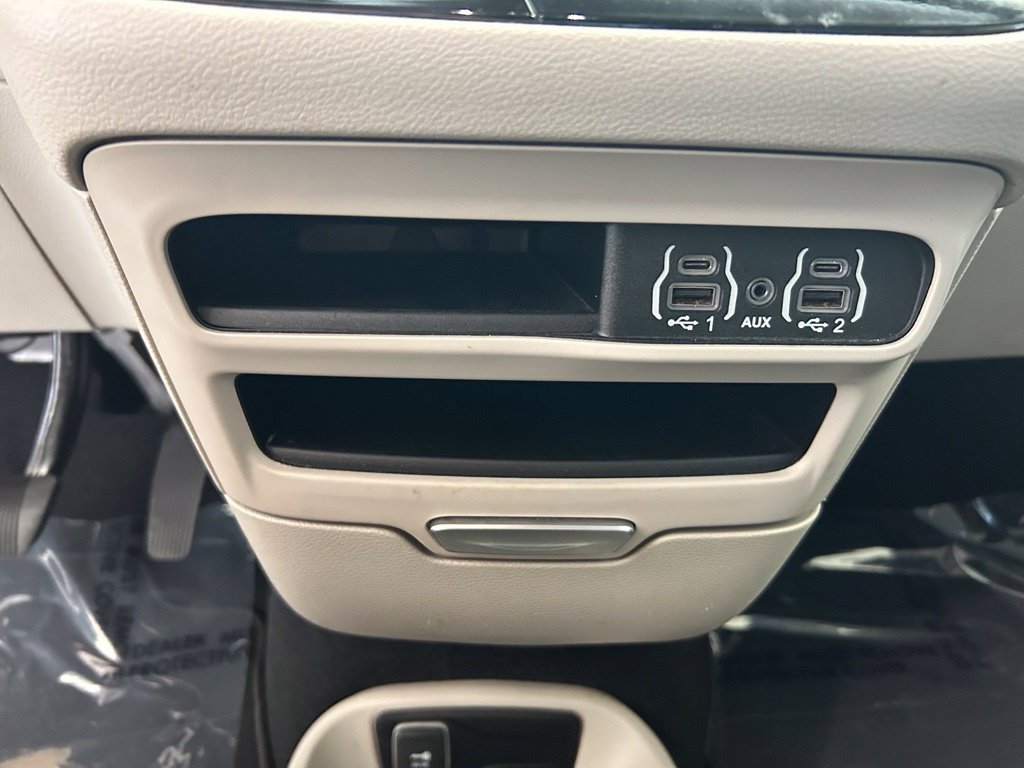 Used 2024 Chrysler Pacifica Touring-L FWD image 48