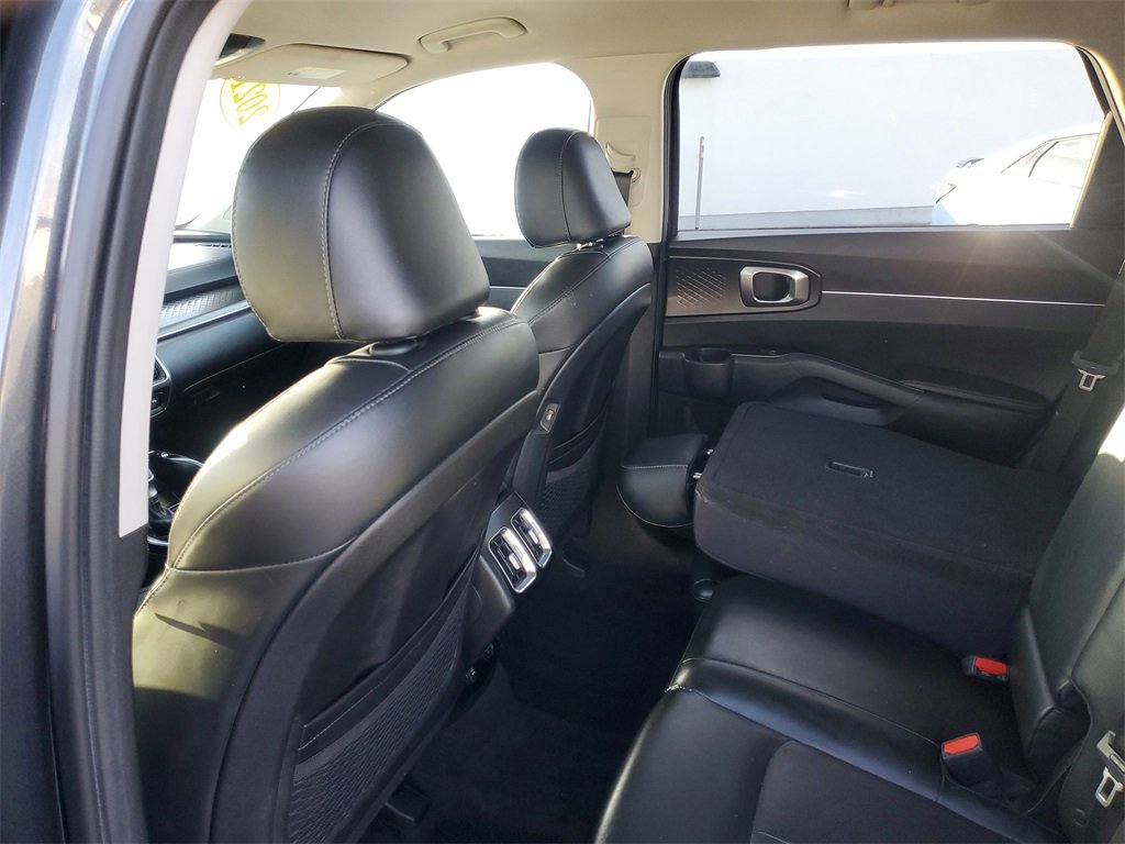 Used 2021 Kia Sorento S image 11