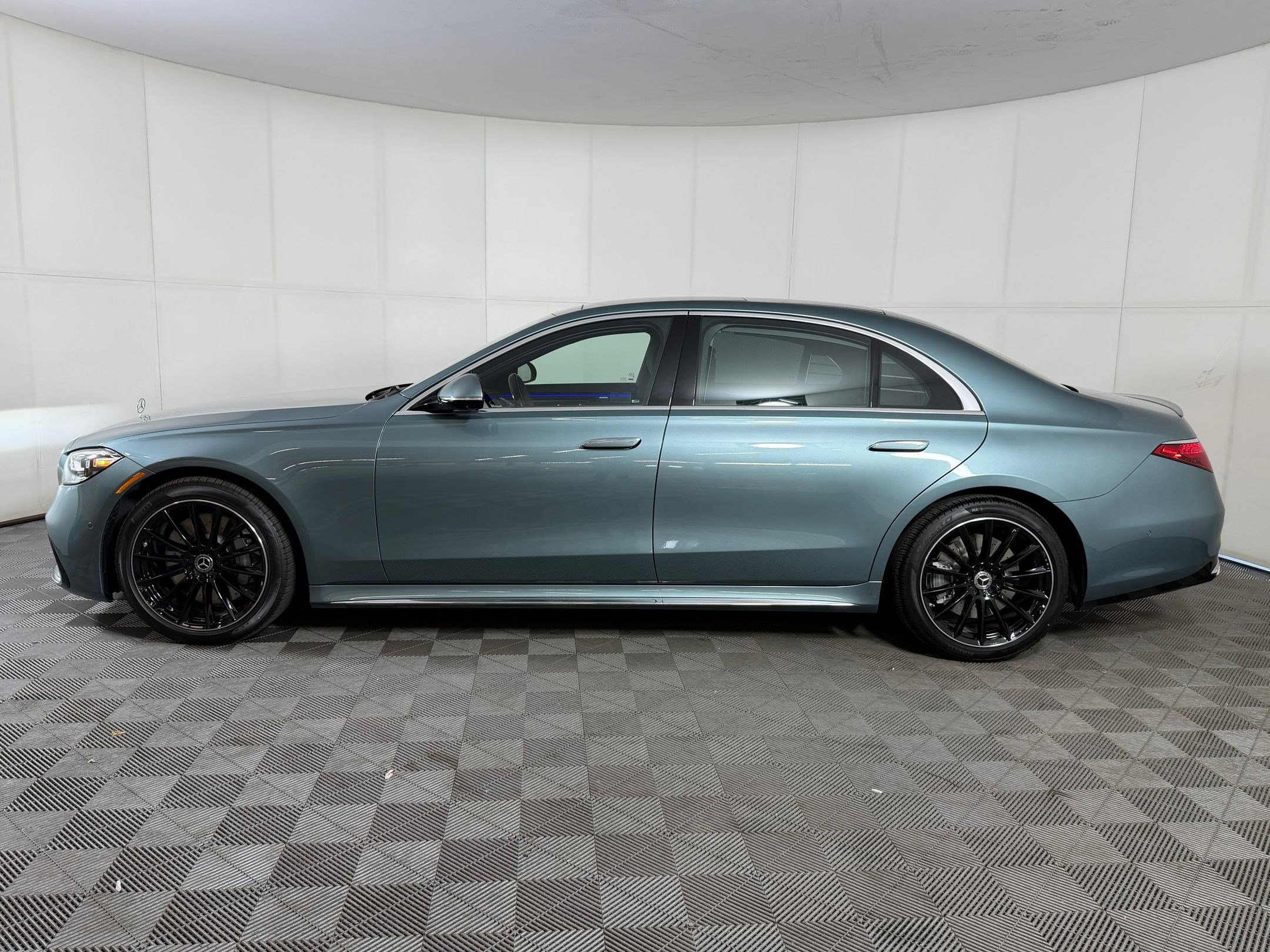 New 2026 Mercedes-Benz S 580 4MATIC Sedan image 2