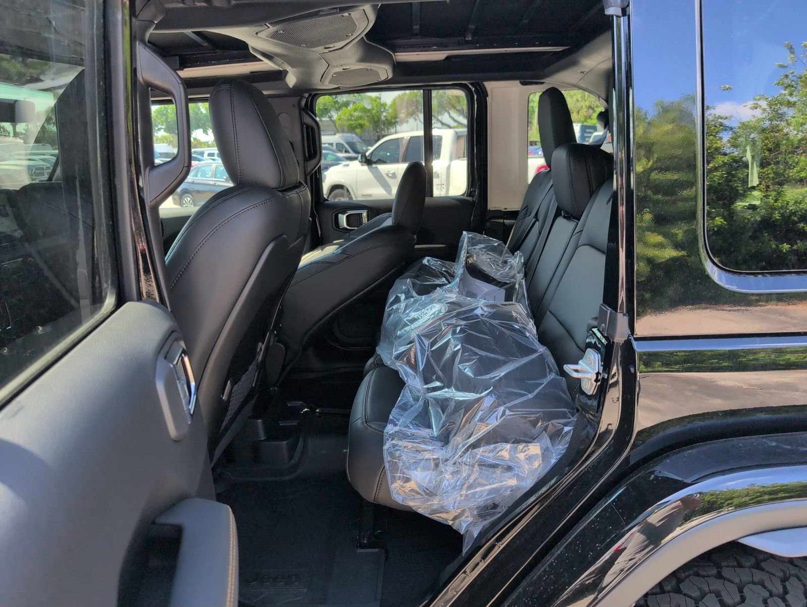 New 2025 Jeep Wrangler Unlimited Rubicon 392 image 25