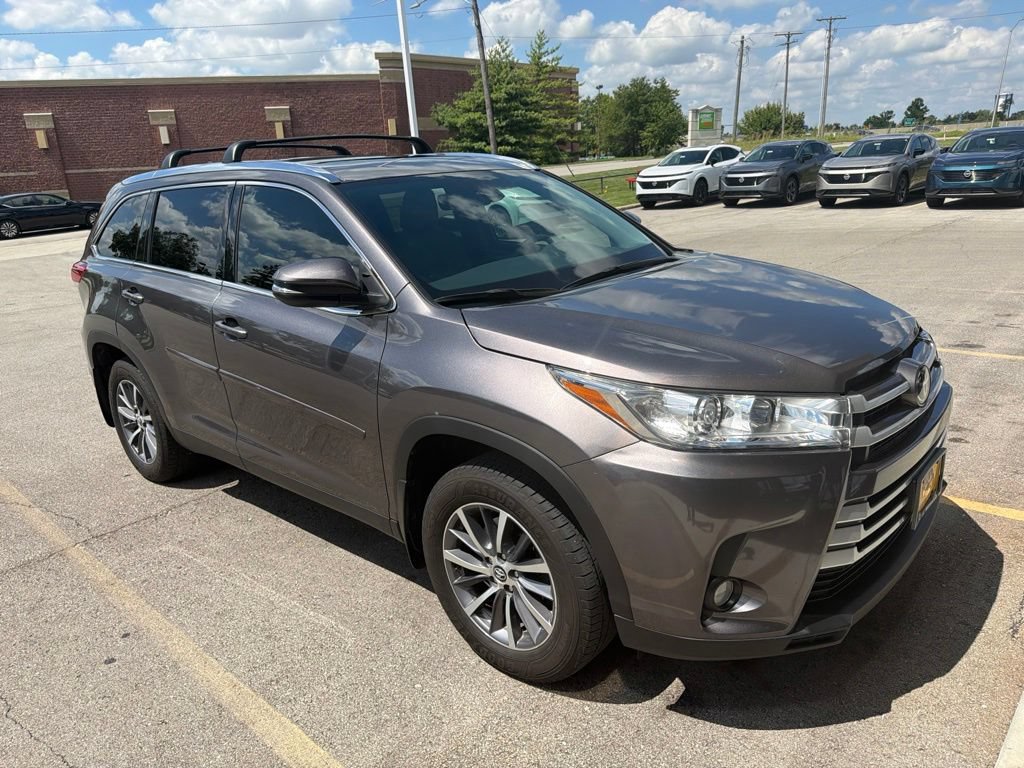 Used 2019 Toyota Highlander XLE AWD/4WD image 7