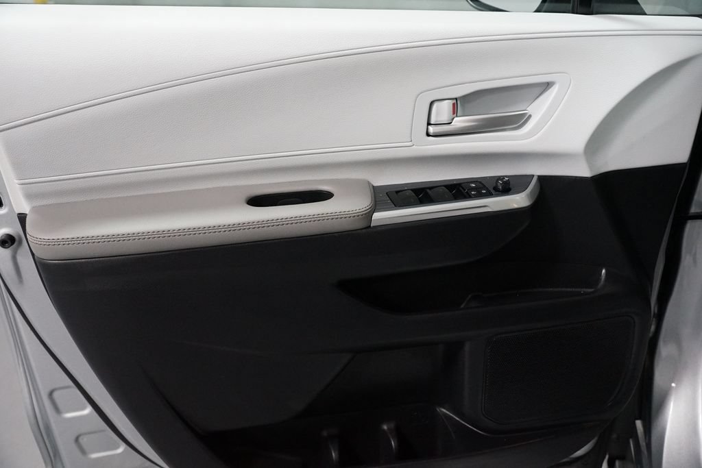 Certified 2025 Toyota Sienna XLE FWD image 31
