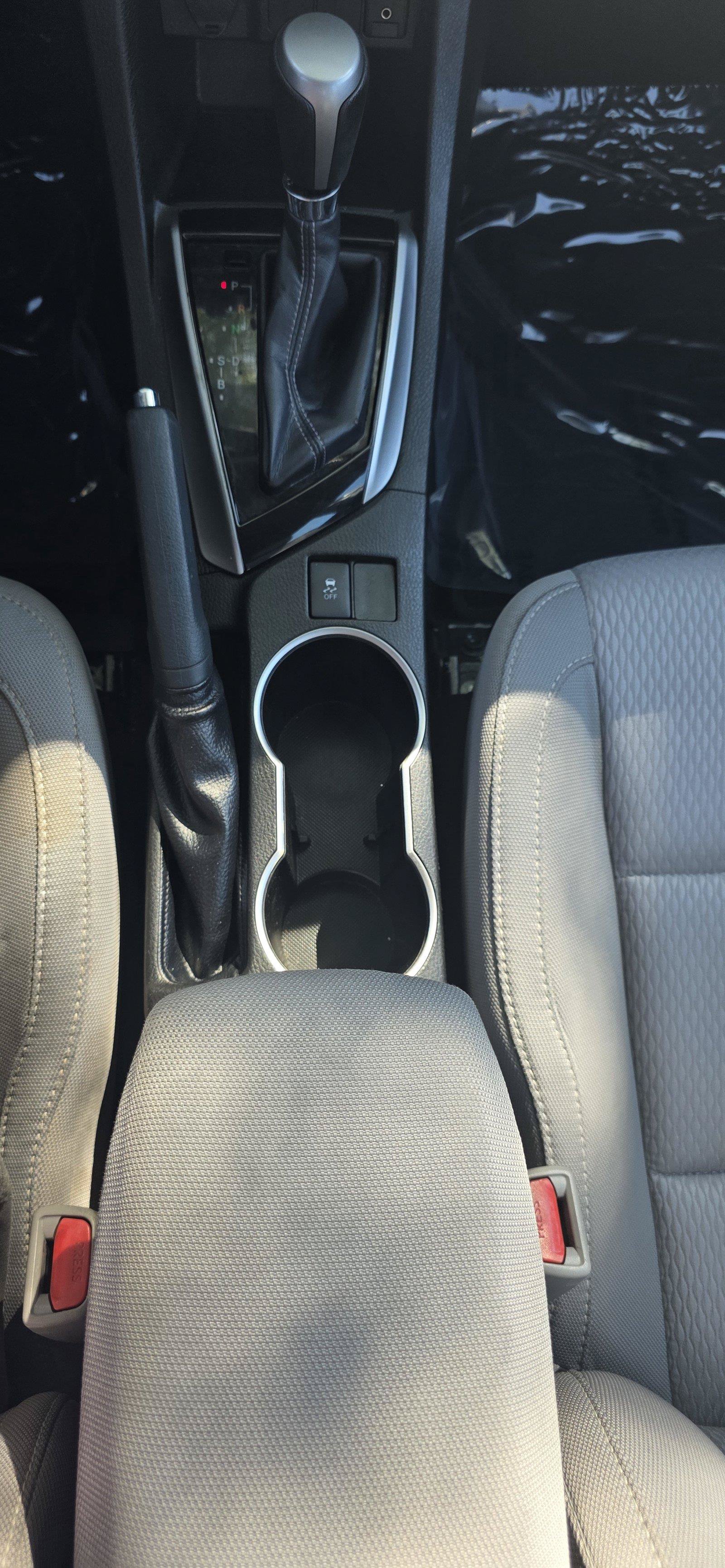 Used 2015 Toyota Corolla LE FWD image 17