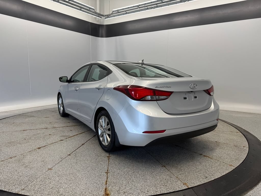 Used 2015 Hyundai Elantra SE w/ Option Group 02 FWD image 4