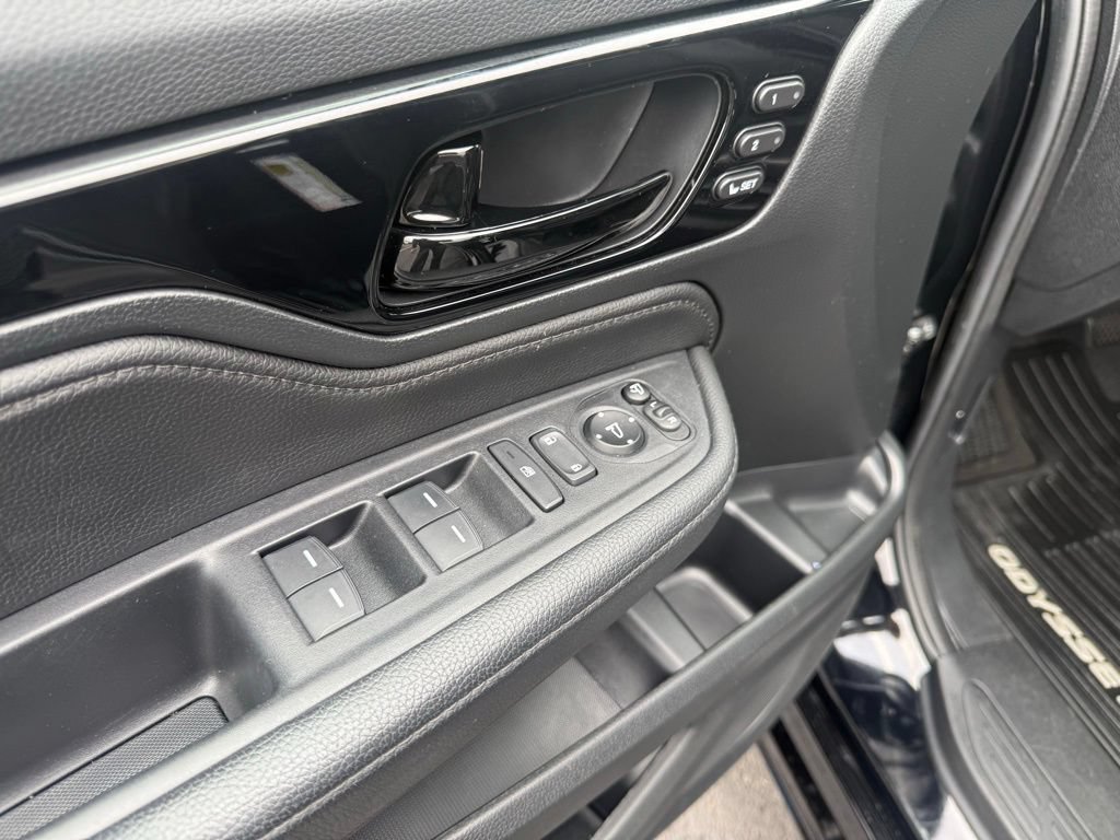Used 2024 Honda Odyssey Elite image 12