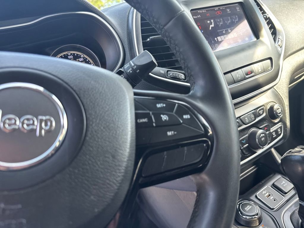 Used 2021 Jeep Cherokee Latitude Plus AWD/4WD image 32