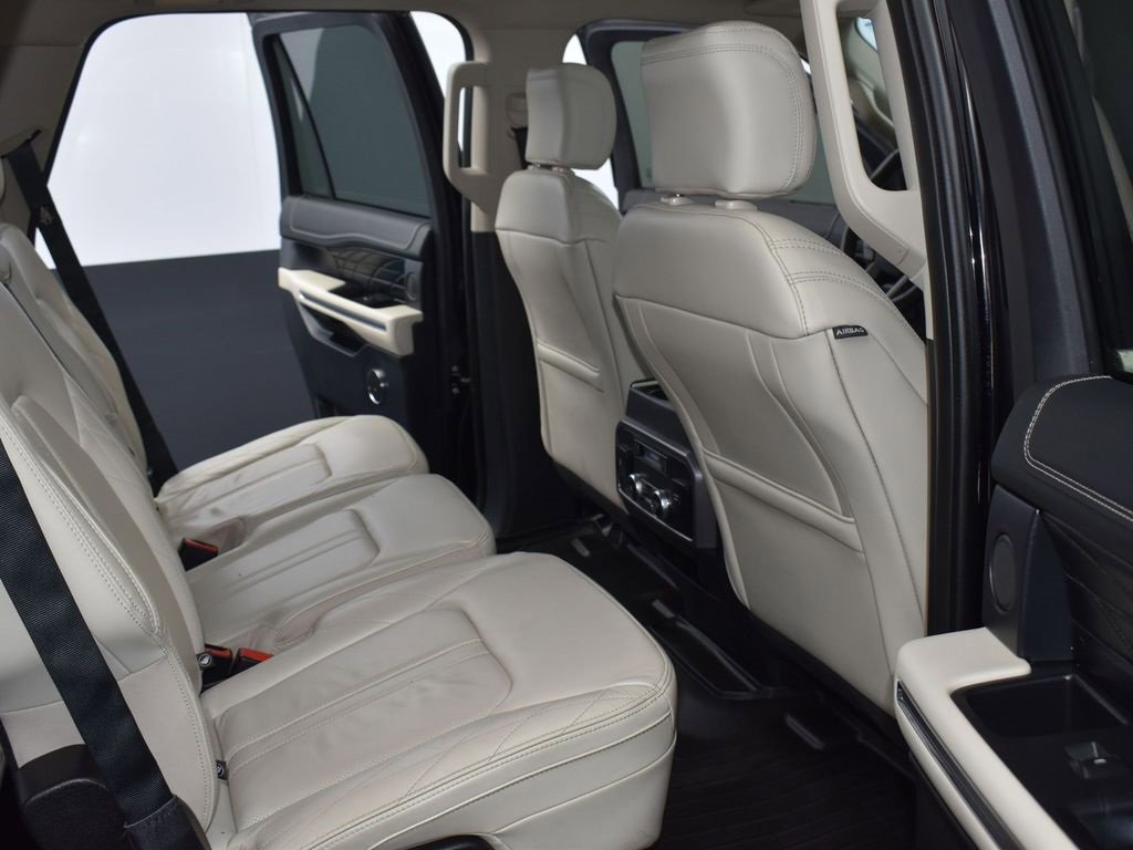 Used 2019 Ford Expedition Platinum image 11