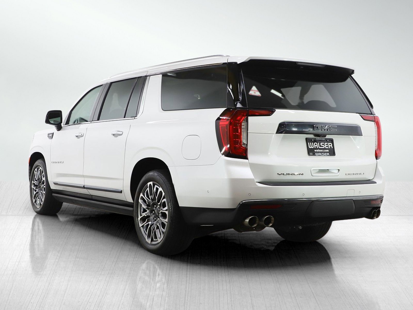 Used 2023 GMC Yukon XL Denali Ultimate AWD/4WD image 4