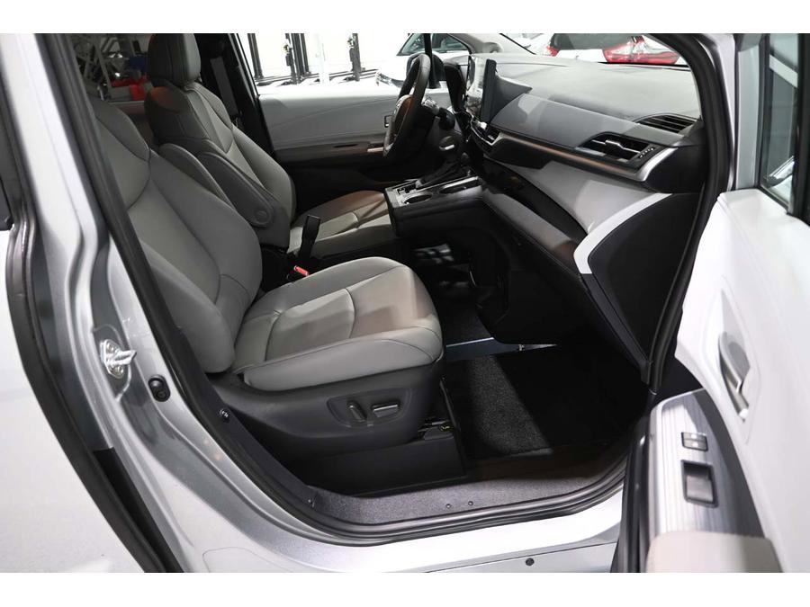 New 2025 Toyota Sienna XLE w/ XLE Plus Package image 15