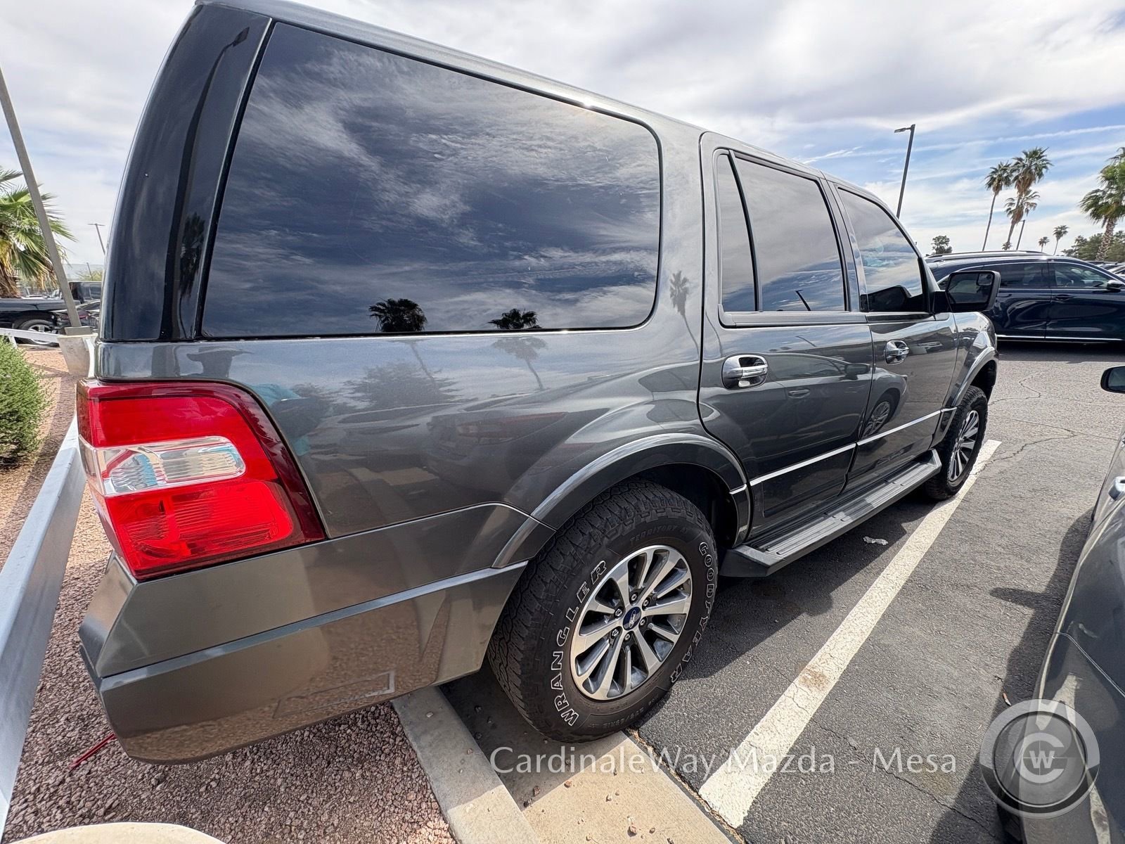 Used 2017 Ford Expedition XLT image 3