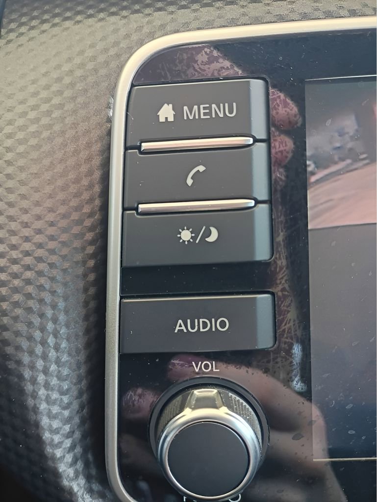 Used 2018 Nissan Kicks SV FWD image 15