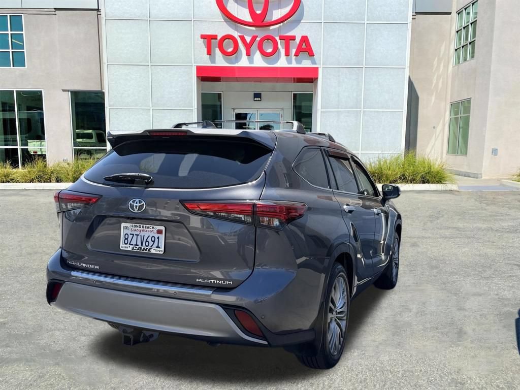 Used 2022 Toyota Highlander Platinum FWD image 6