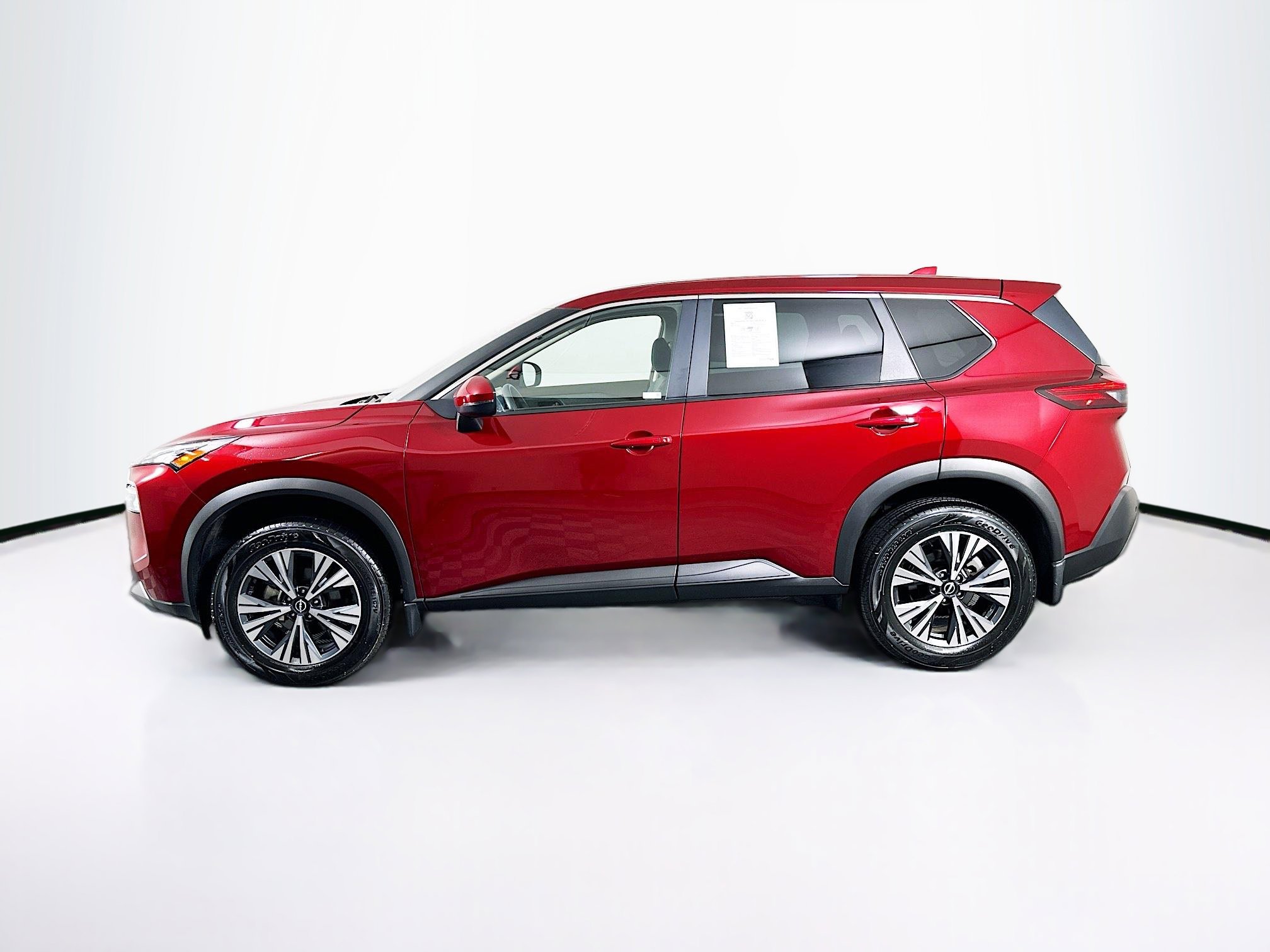 Used 2023 Nissan Rogue SV image 4