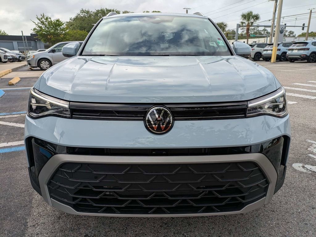 Certified 2025 Volkswagen Taos SE w/ Panoramic Sunroof Package image 9