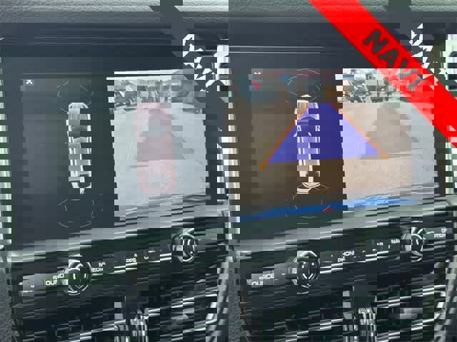 Used 2020 Porsche Macan w/ Premium Package Plus image 3