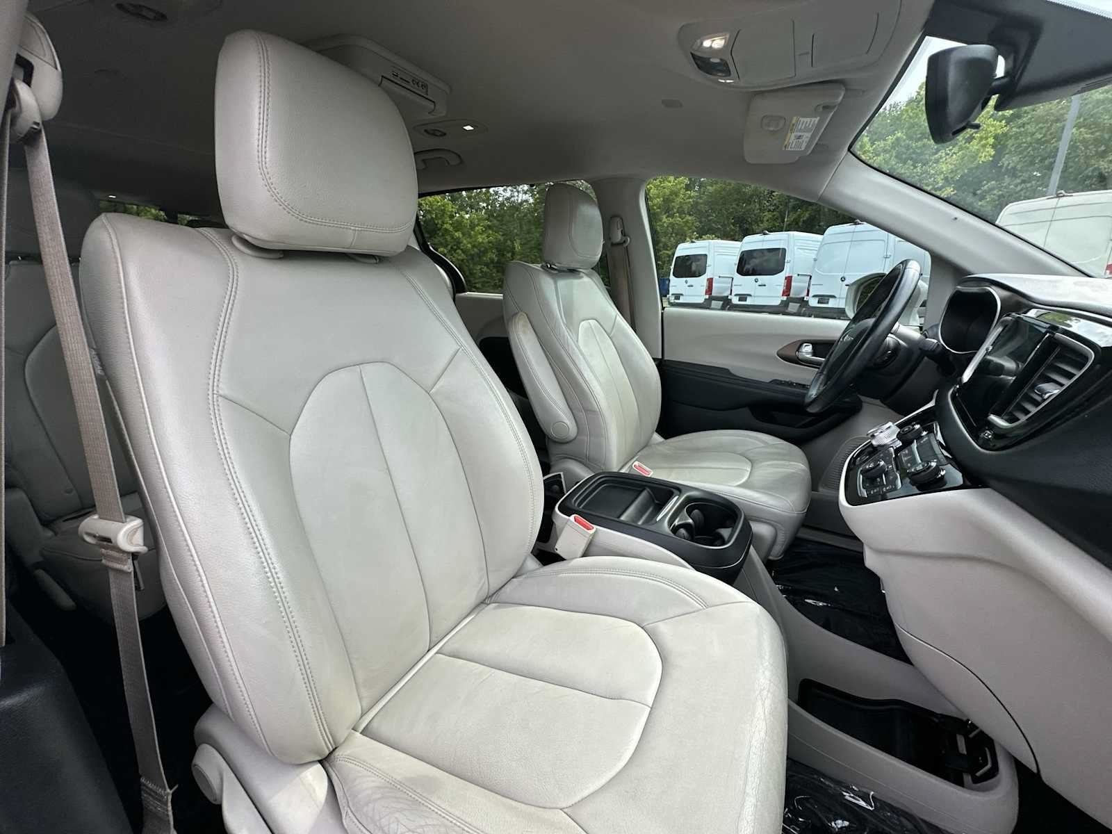 Used 2017 Chrysler Pacifica Touring-L FWD image 24