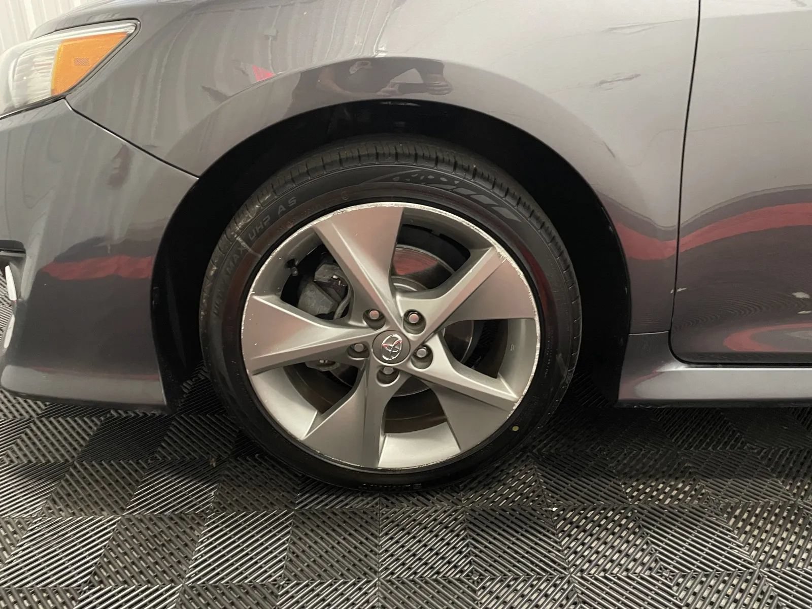 Used 2013 Toyota Camry SE w/ Leather Pkg FWD image 10