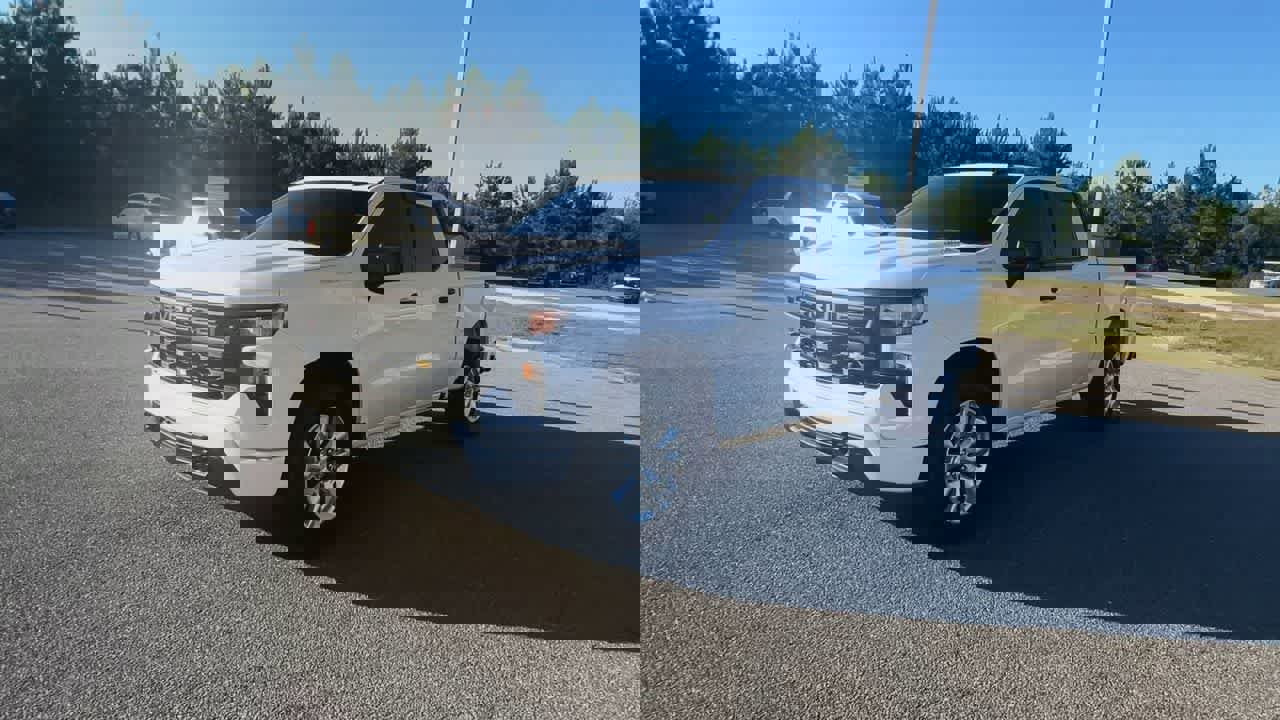 Used 2025 Chevrolet Silverado 1500 Custom image 4