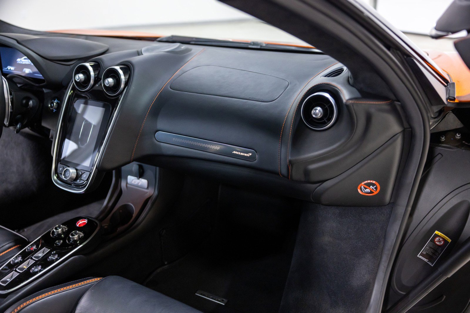 Used 2023 McLaren GT RWD image 32