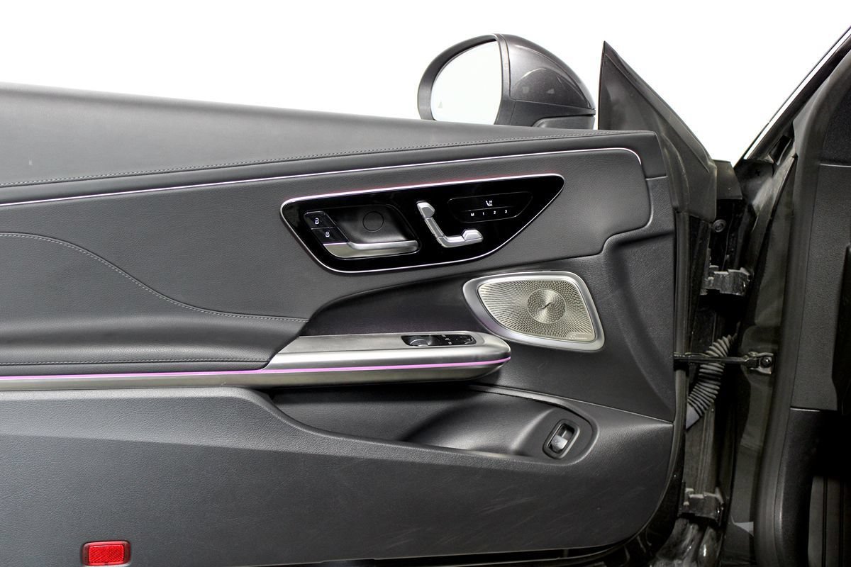 Used 2025 Mercedes-Benz CLE 300 4MATIC Coupe image 4