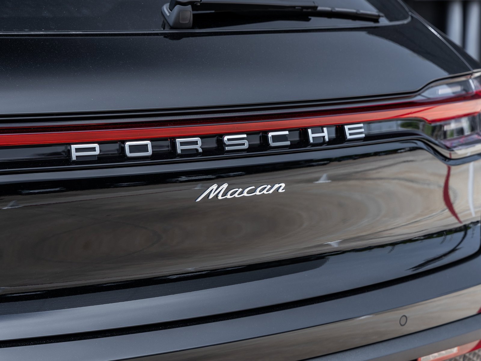 Used 2025 Porsche Macan image 16
