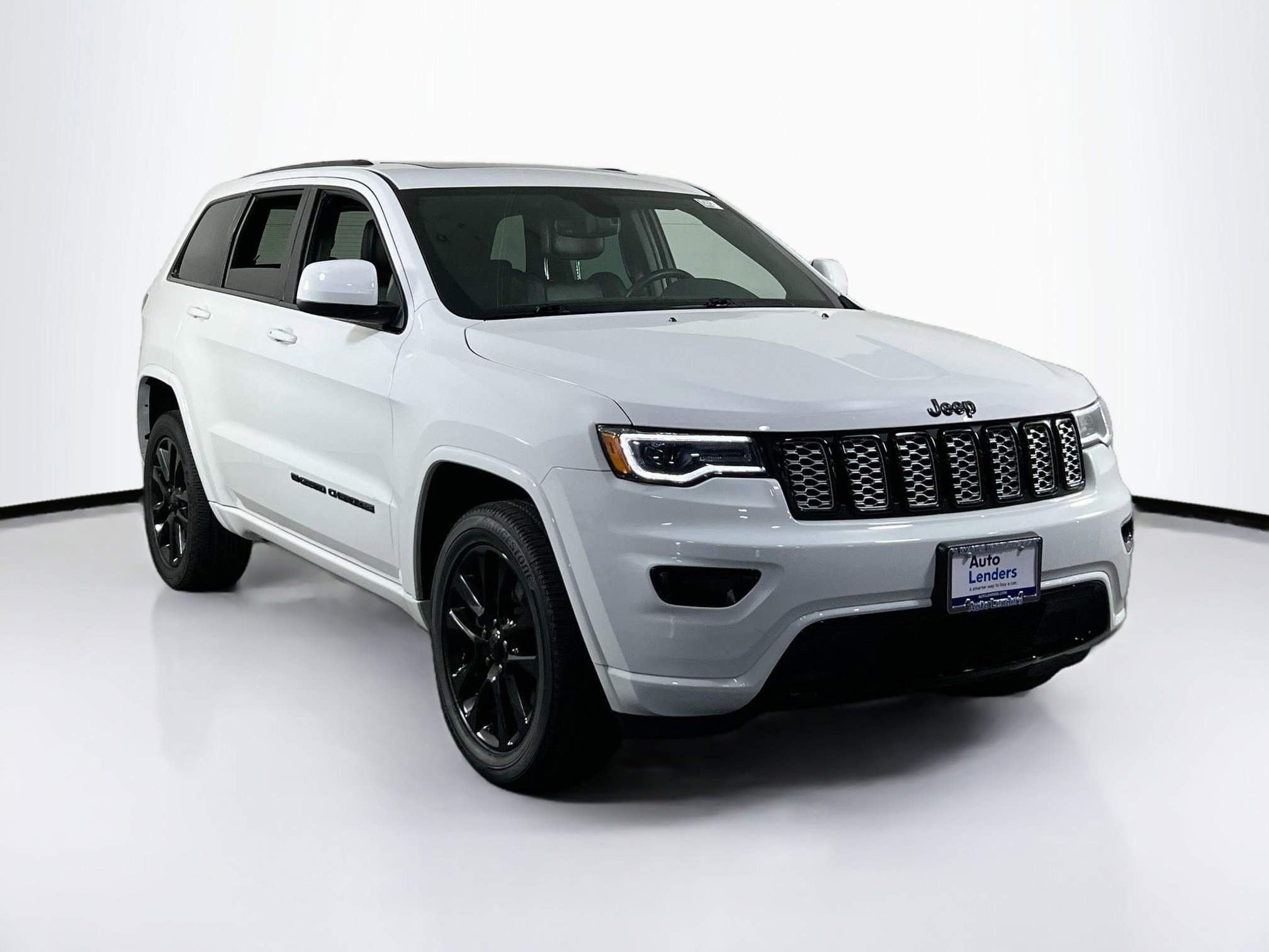 Used 2022 Jeep Grand Cherokee Laredo X image 3