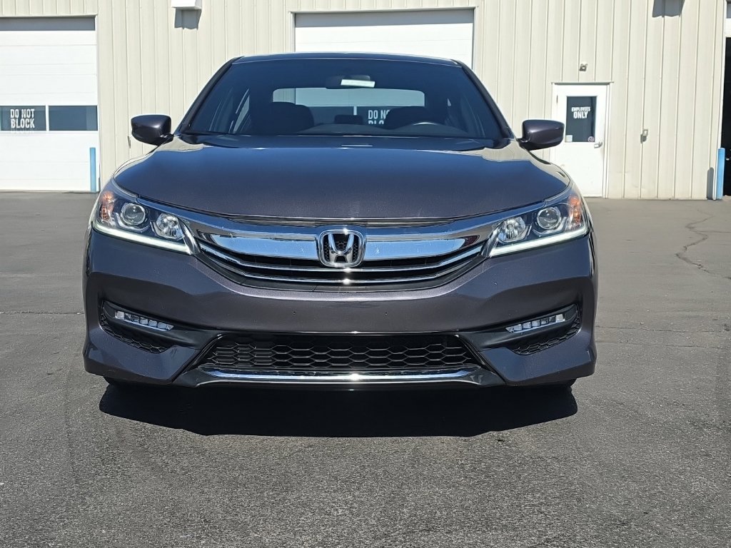 Used 2017 Honda Accord Sport image 2