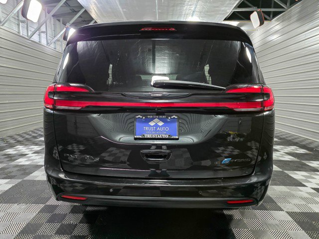 Used 2023 Chrysler Pacifica Touring-L w/ S Appearance Package FWD image 6