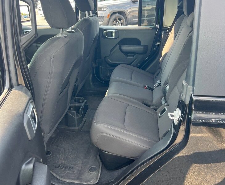 Certified 2023 Jeep Gladiator Sport AWD/4WD image 6