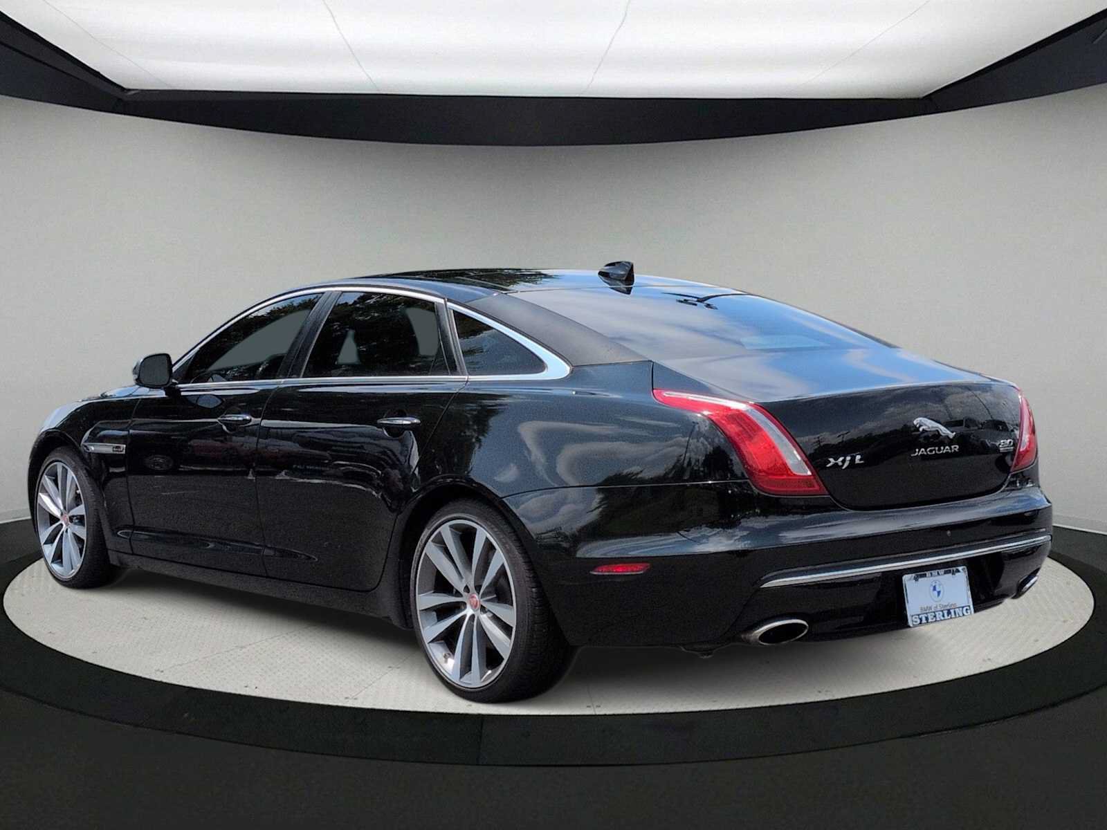Used 2019 Jaguar XJ AWD image 6