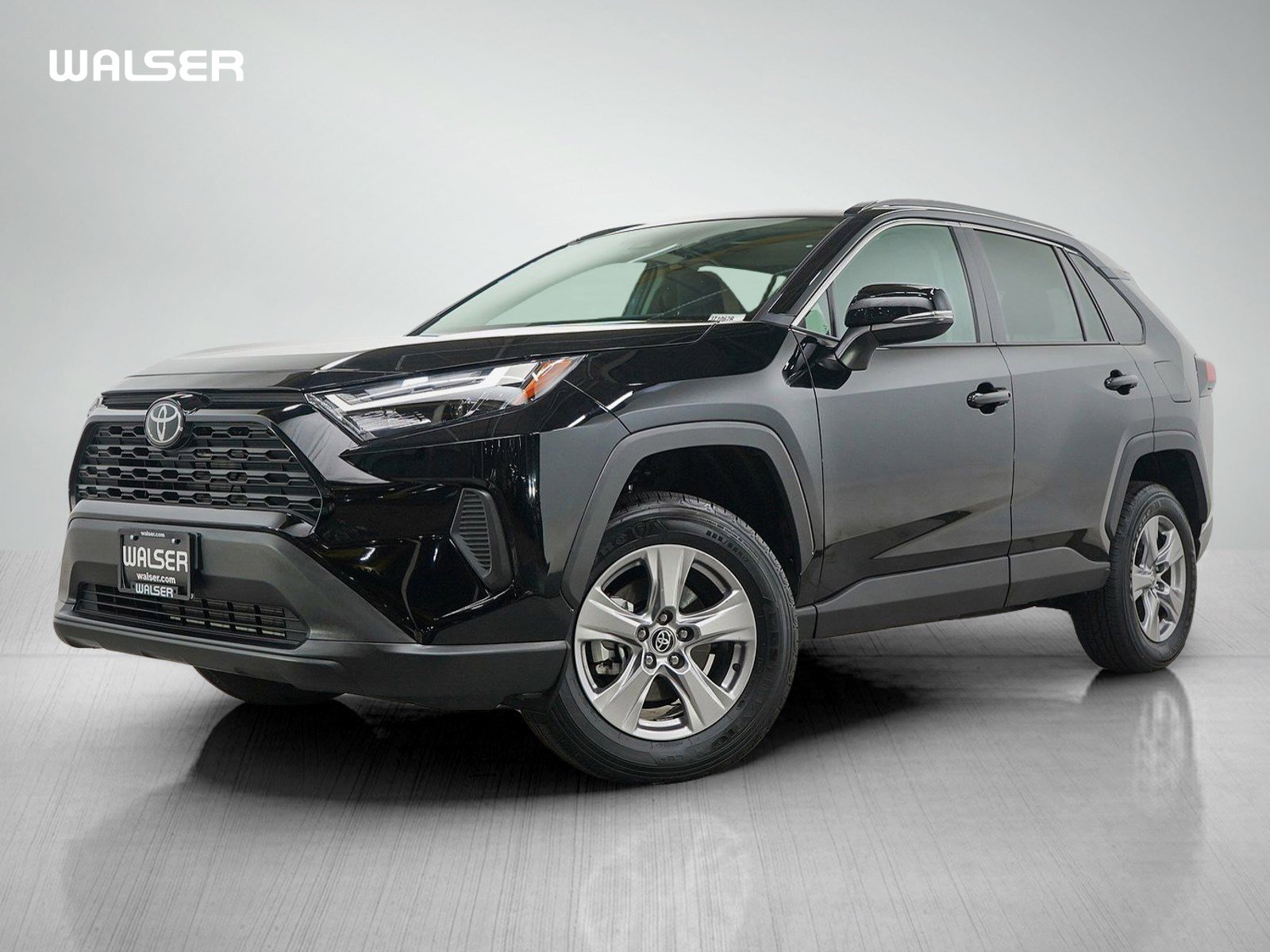 Used 2025 Toyota RAV4 XLE AWD/4WD image 1