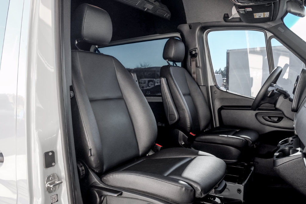 Used 2021 Freightliner Sprinter 2500 AWD/4WD image 24
