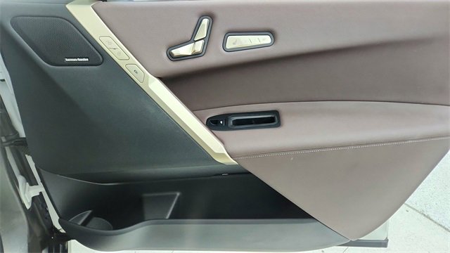 Used 2022 BMW iX xDrive50 w/ Premium Package image 23